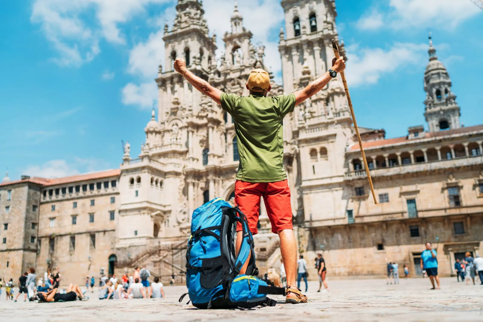 Pilger vor der Kathedrale von Santiago de Compostela