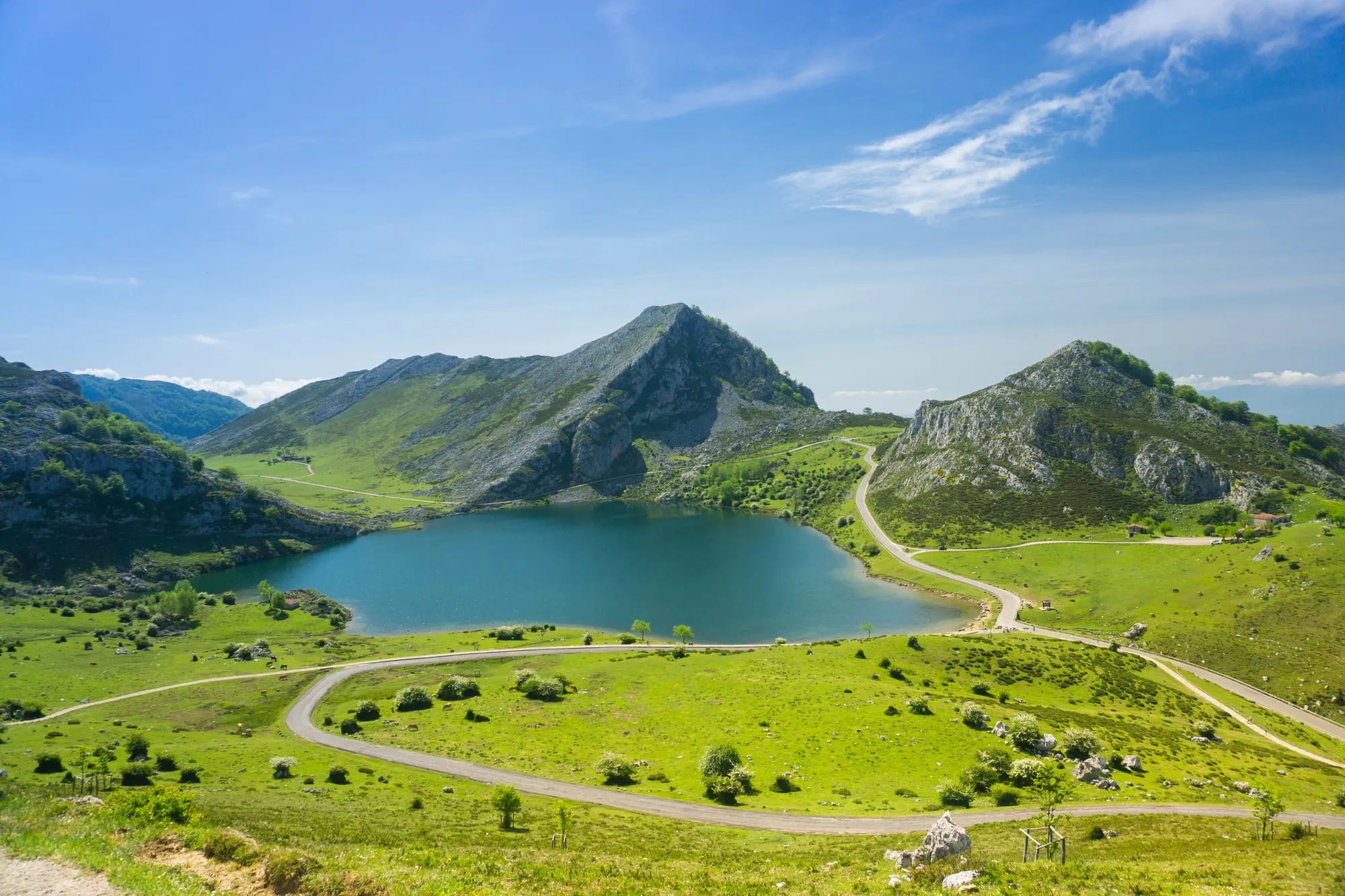 Der Enol-See in den Picos de Europa, Asturien