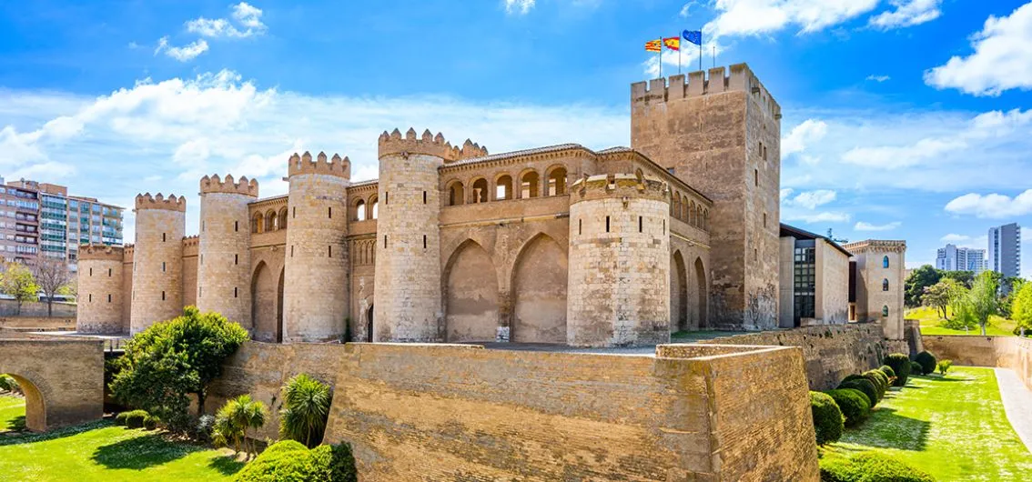 Der Aljafería-Palast in Zaragoza